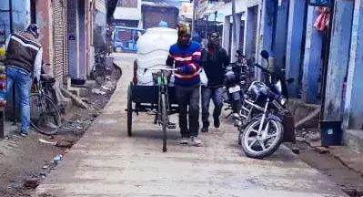 सीसी रोड बनने से आवागमन हुआ बाधित