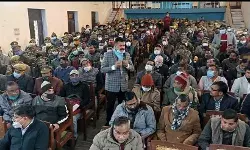 व्यय अनुवीक्षण के लिए गठित टीमों के साथ डीएम डॉ. दिनेश चन्द्र ने की बैठक