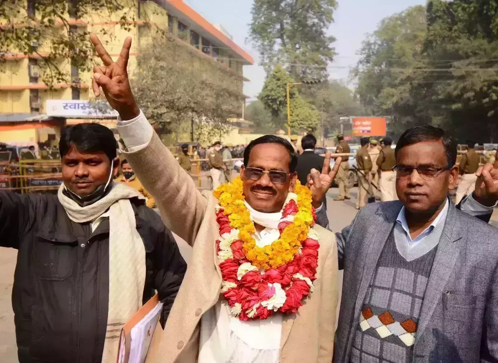 पूर्वी विधानसभा से आप प्रत्याशी ने किया नामांकन