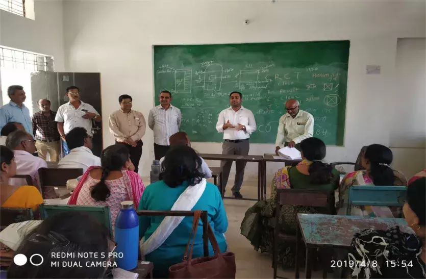 मतदान कर्मियों का प्रशिक्षण हुआ शुरू