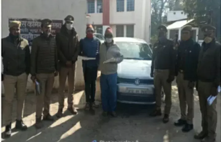 वाहन चेकिंग के दौरान पुलिस ने दो युवकों को देसी तमंचा व बांके के साथ किया गिरफ्तार