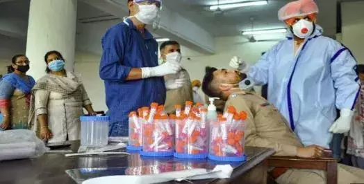 COVID updates : कोरोना केसों में 6.8 फीसदी उछाल, पिछले 24 घंटे में 1,72,433 मामले COVID updates : कोरोना केसों में 6.8 फीसदी उछाल, पिछले 24 घंटे में 1,72,433 मामले