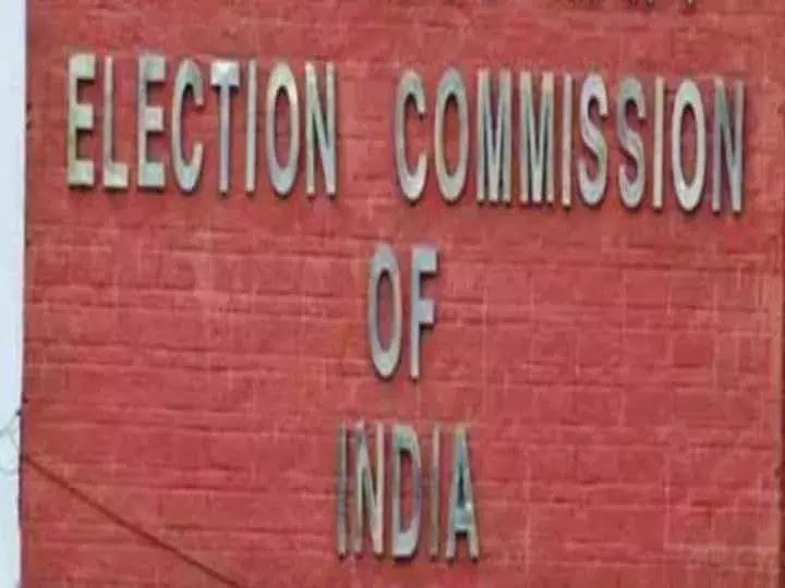 जिला विकास अधिकारी ने अकाउंटेंट की काली करतूतों पर पर्दा डालने के लिए चुनाव आयोग को बनाया हथियार