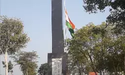 स्वर कोकिला के निधन पर सेनापुर शहीद स्तम्भ का राष्ट्रीय ध्वज आधा झुकाया गया