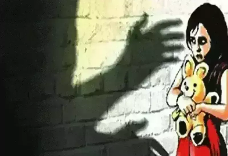 सौतेले पिता ने किया दुष्कर्म, शिकायत पर मुकदमा दर्ज