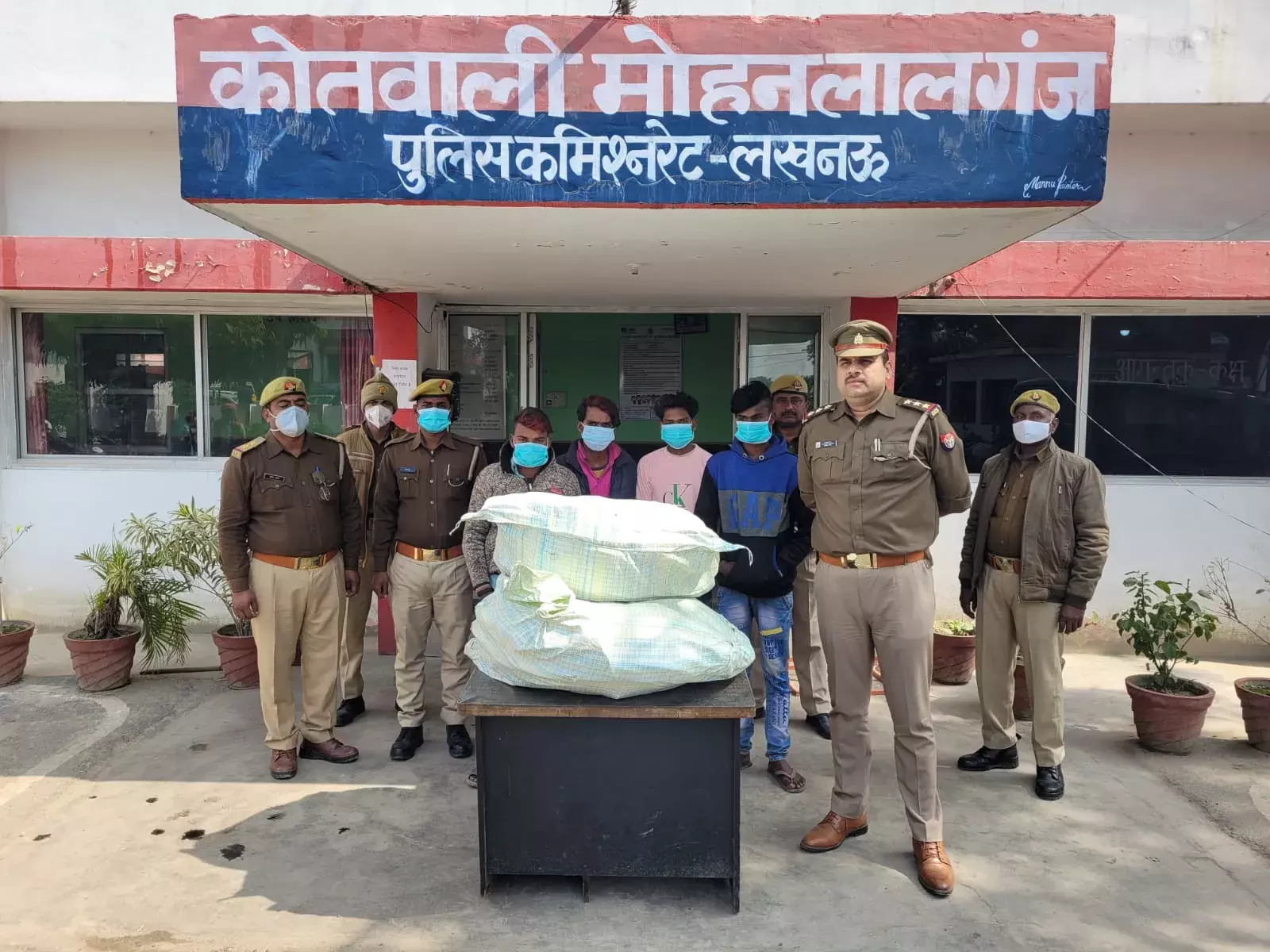 सरगना सहित चार शातिर चोर गिरफ्तार,भेजा जेल