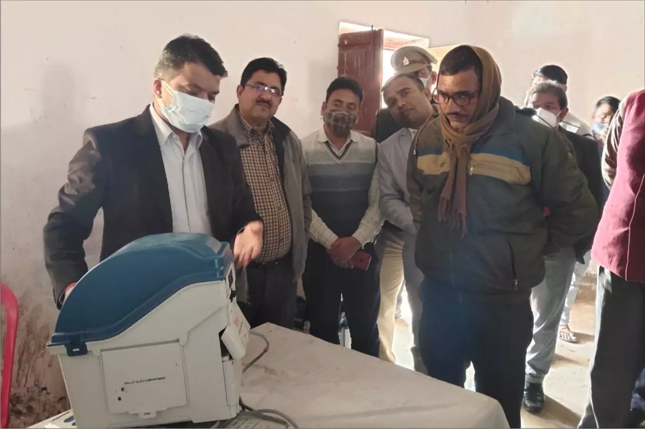 अनुपस्थित मतदान कार्मिकों के खिलाफ होगी कार्यवाही अनुपस्थित मतदान कार्मिकों के खिलाफ होगी कार्यवाही