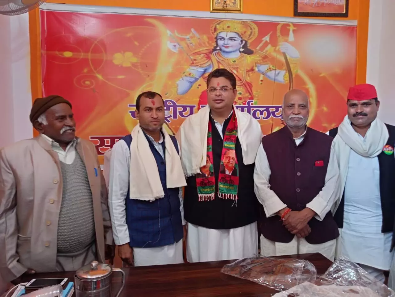 सवर्ण युवा महासभा के राष्ट्रीय अध्यक्ष सुशील शुक्ला ने सपा का दामन थामा सवर्ण युवा महासभा के राष्ट्रीय अध्यक्ष सुशील शुक्ला ने सपा का दामन थामा
