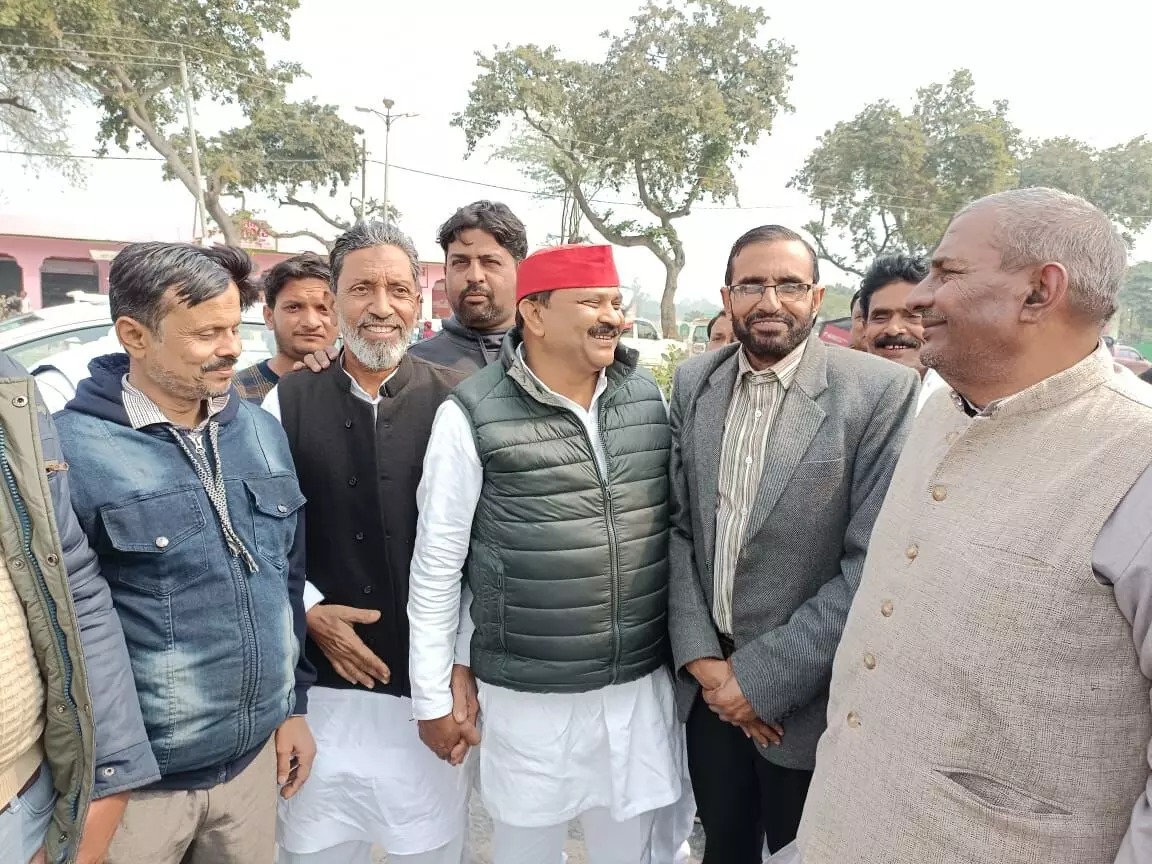 सपा प्रत्याशी ने किया जनसंपर्क , जनता तक पहुंचाया सपा का घोषणा पत्र सपा प्रत्याशी ने किया जनसंपर्क , जनता तक पहुंचाया सपा का घोषणा पत्र