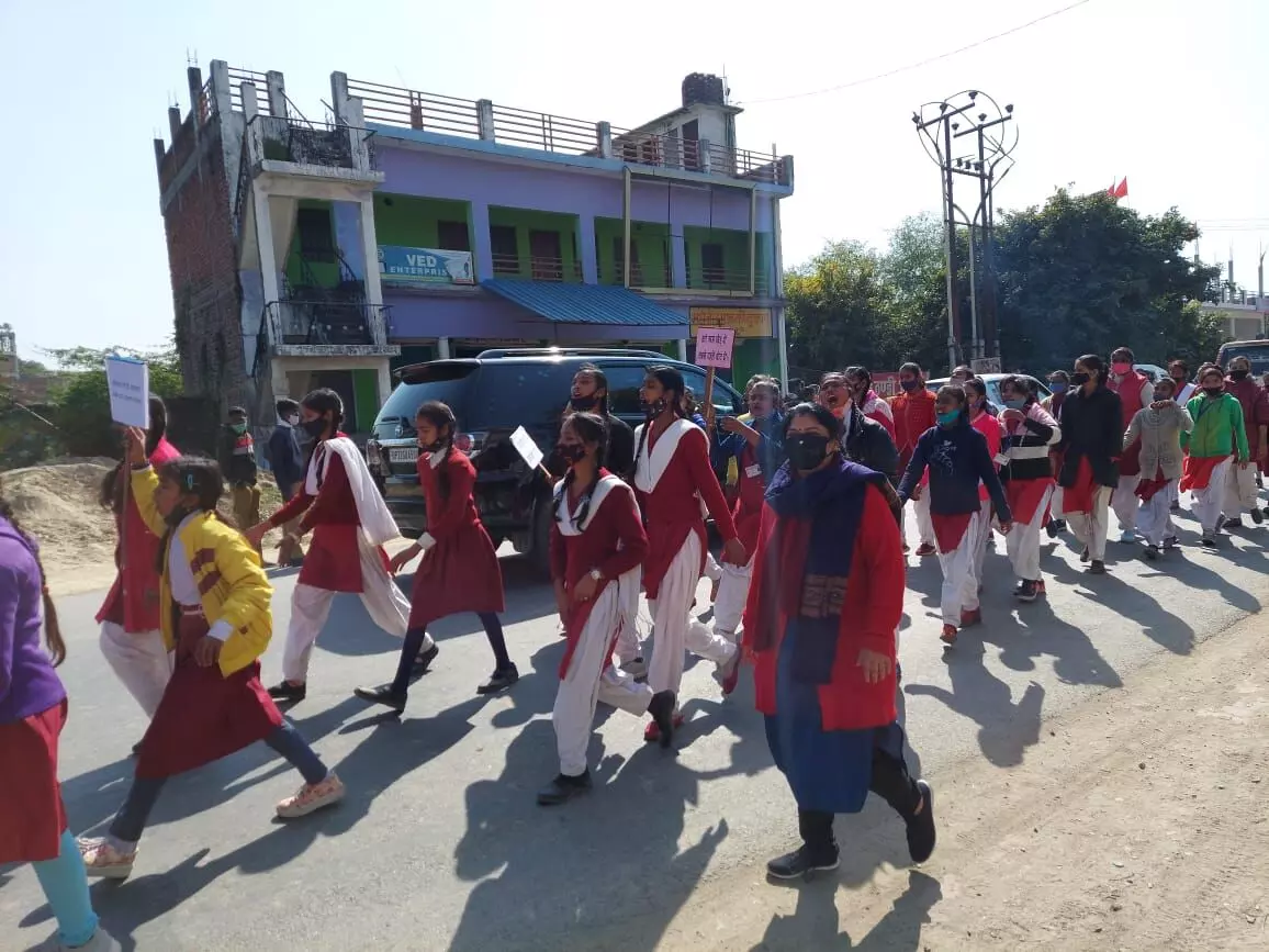छात्र-छात्राओं ने निकाली मतदाता जागरूकता रैली छात्र-छात्राओं ने निकाली मतदाता जागरूकता रैली