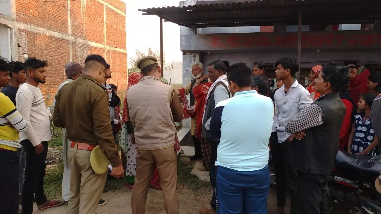 चोरों ने दिनदहाड़े धावा बोलकर लाखो का माल किया पार चोरों ने दिनदहाड़े धावा बोलकर लाखो का माल किया पार