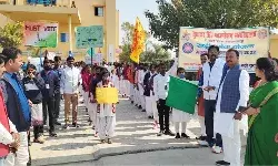 छात्राओं ने निकाली मतदाता जागरूकता रैली