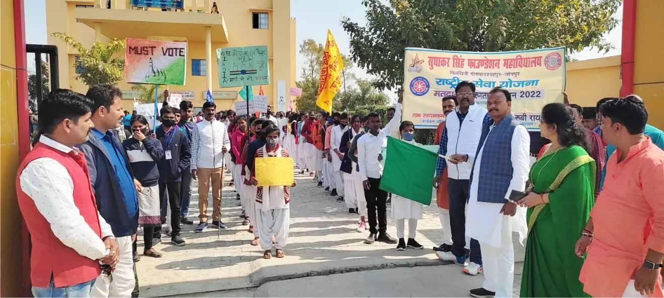 छात्राओं ने निकाली मतदाता जागरूकता रैली छात्राओं ने निकाली मतदाता जागरूकता रैली