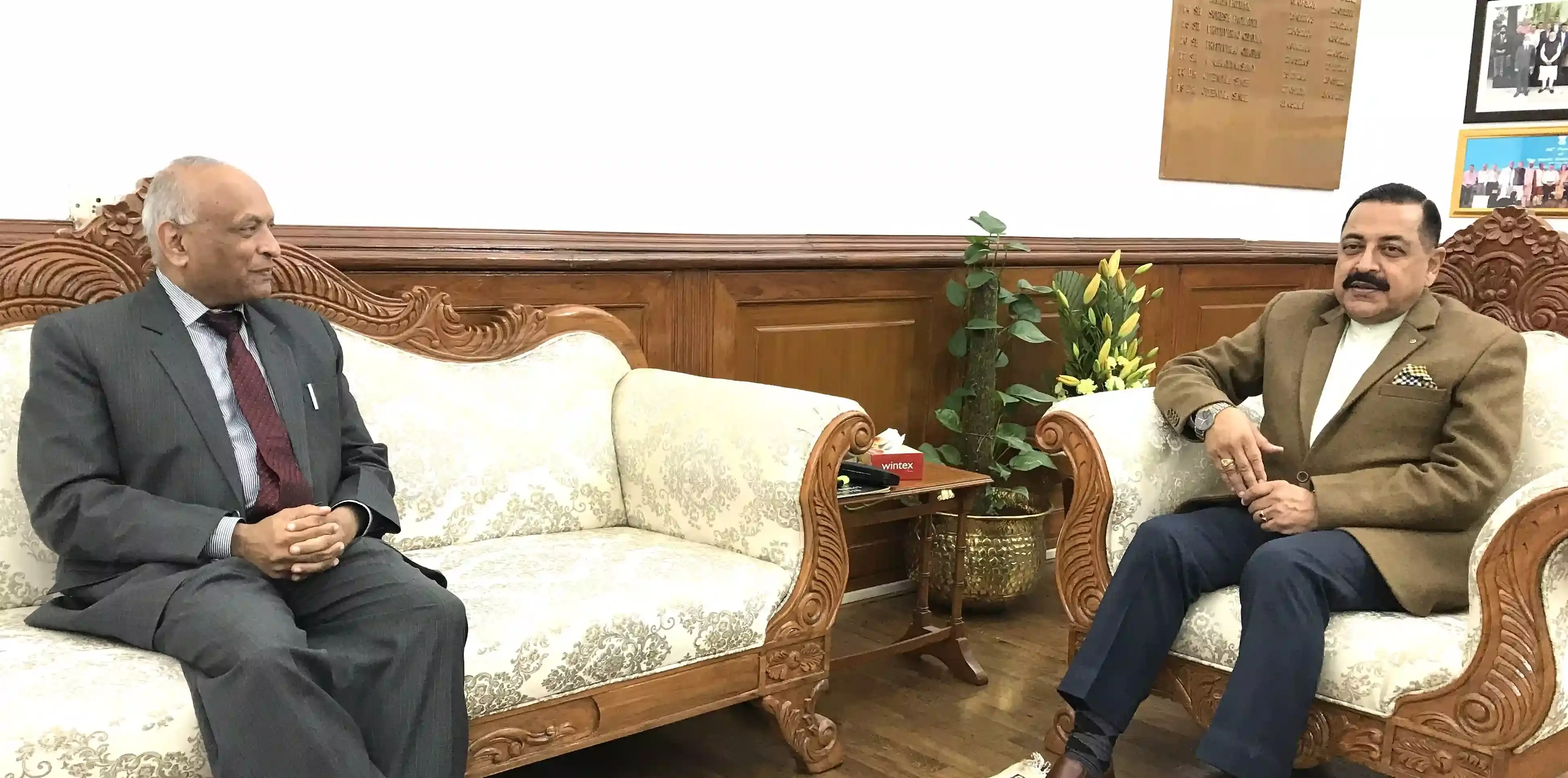 केंद्रीय मंत्री डॉ. जितेंद्र सिंह ने कहा, लद्दाख में सर्दियों के मौसम से पर्यटकों के आकर्षण के लिये बर्फ की मूर्ति स्थापित की जाएगी केंद्रीय मंत्री डॉ. जितेंद्र सिंह ने कहा, लद्दाख में सर्दियों के मौसम से पर्यटकों के आकर्षण के लिये बर्फ की मूर्ति स्थापित की जाएगी