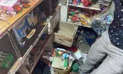 जनरल स्टोर में चोरी करते सीसीटीवी में कैद हुये शातिर चोर