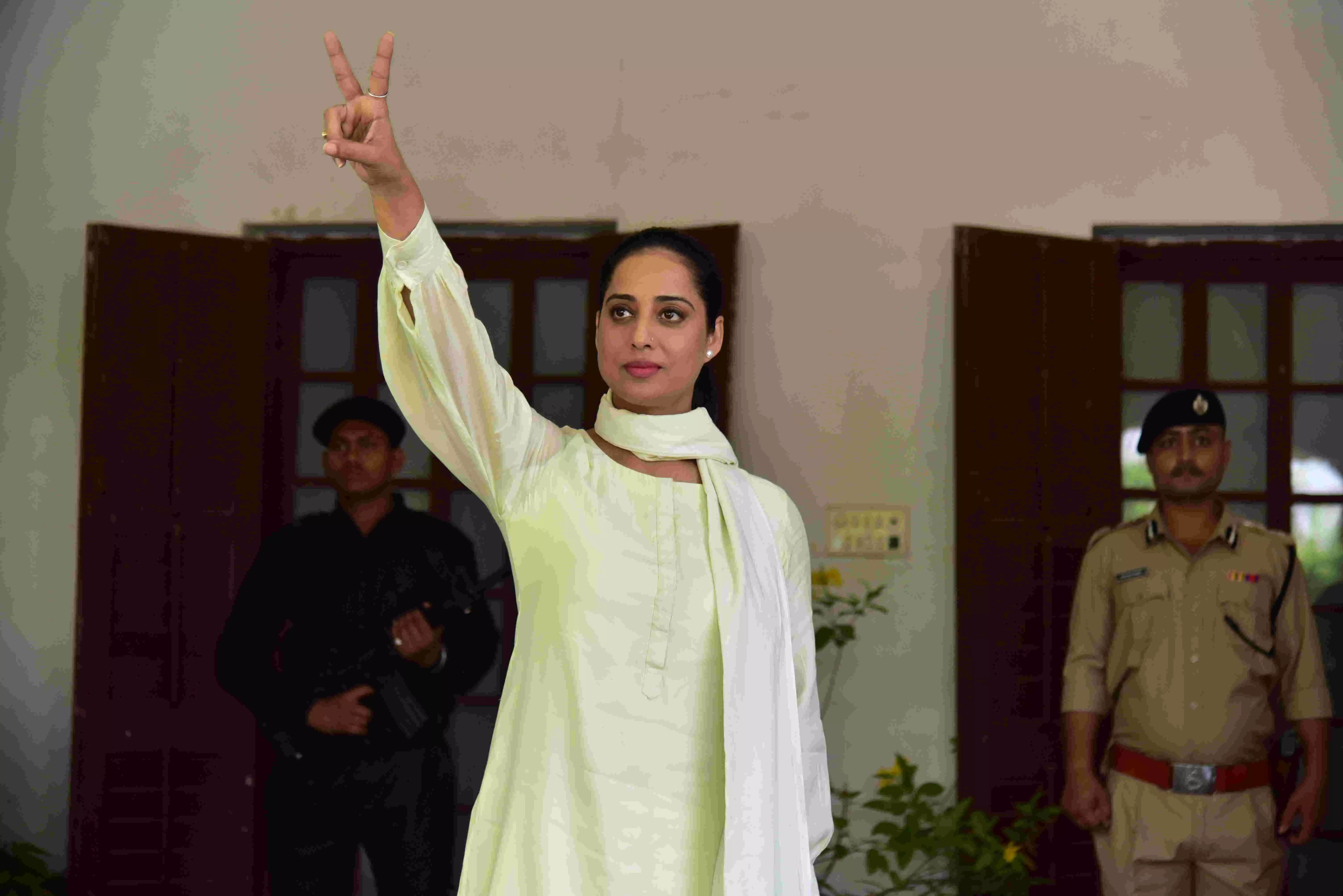 राजनेता का रोल निभाने से लेकर राजनीति में आने तक रील से रियल हों गईं माही गिल