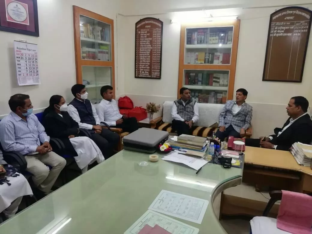 लंबित मामलों के निस्तारण हेतु राष्ट्रीय लोक अदालत की बैठक