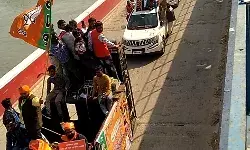 चौथे चरण के चुनाव प्रचार के आखिरी दिन भाजपा प्रत्यासी ने दिखाया दमखम... भाजपा उम्मीदवार ने किया रोड शो
