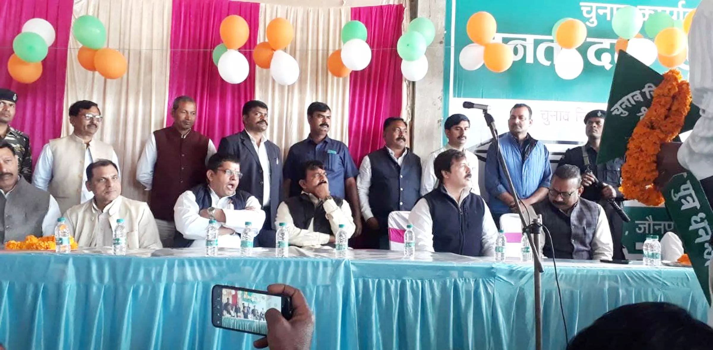 प्रत्याशी धनंजय सिंह ने केन्द्रीय कार्यालय का किया उद्घाटन