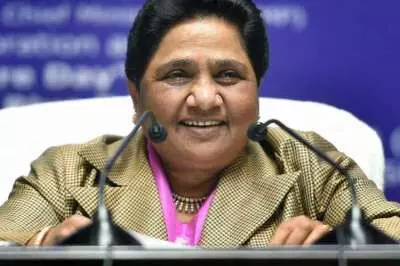 बसपा की सरकार आने पर भूमिहीनों को सरकार देगी खेती की जमीन: मायावती बसपा की सरकार आने पर भूमिहीनों को सरकार देगी खेती की जमीन: मायावती