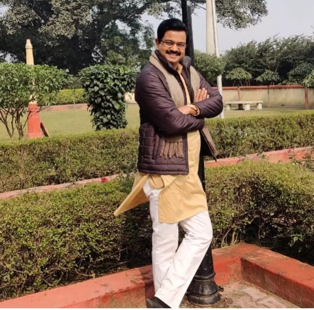 लखनवी अंदाज़ में कुछ तो जादू जरूर है- अंबरीश बॉबी लखनवी अंदाज़ में कुछ तो जादू जरूर है- अंबरीश बॉबी