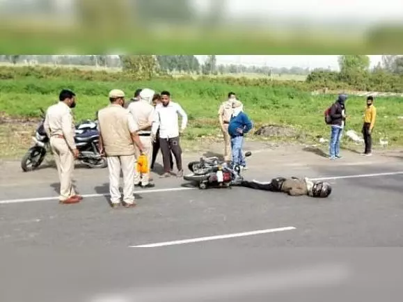 ड्यूटी से वापस आ रहे होमगार्ड जवान की सड़क हादसे में मृत्यु ड्यूटी से वापस आ रहे होमगार्ड जवान की सड़क हादसे में मृत्यु