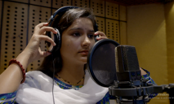 संजना ने मिठाई के टाइटल ट्रैक को दी आवाज़