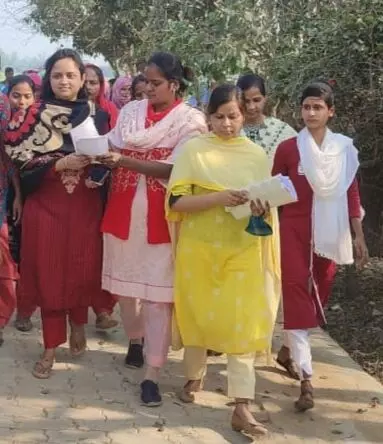 कांग्रेस प्रत्याशी के पक्ष में जनसम्पर्क में उतरी महिलाएं