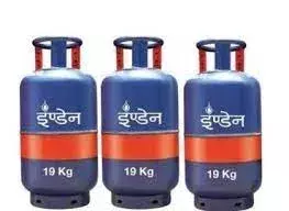 105 रुपये महंगा हुआ कमर्शियल LPG सिलेण्डर 105 रुपये महंगा हुआ कमर्शियल LPG सिलेण्डर