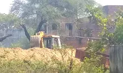 खलिहान की जमीन पर डीआरडीओ बनवा रहा बाउंड्री बाल- ग्रामीणों ने किया विरोध