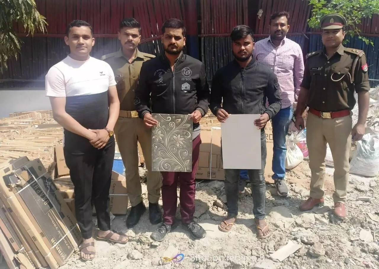 दो सौ छत्तीस अदद टायल्स की पेटियों सहित दो अभियुक्तों को पुलिस ने पकड़ा , भेजा जेल दो सौ छत्तीस अदद टायल्स की पेटियों सहित दो अभियुक्तों को पुलिस ने पकड़ा , भेजा जेल