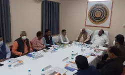 जिला सहकारी बैंक अध्यक्ष कुलदीप गंगवार ने की बैठक