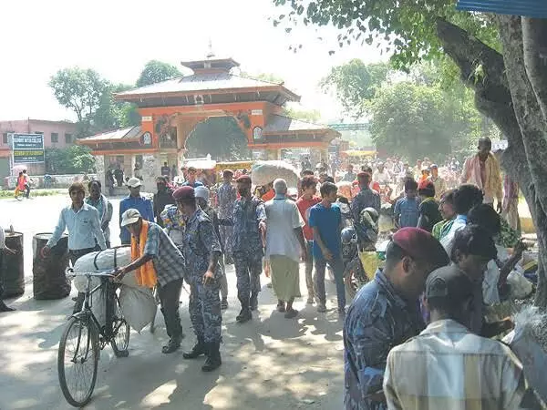 नेपाल पुलिस ने 2 युवको को स्मैक के साथ किया गिरफ्तार।