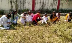 रामकिशुन महाविद्यालय की स्वयंसेविकाओं ने किया श्रमदान