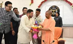 भारतीय किसान मंच के राष्ट्रीय अध्यक्ष ने मुख्यमंत्री योगी आदित्यनाथ को पूर्ण बहुमत सरकार बनाने पर दी बधाई