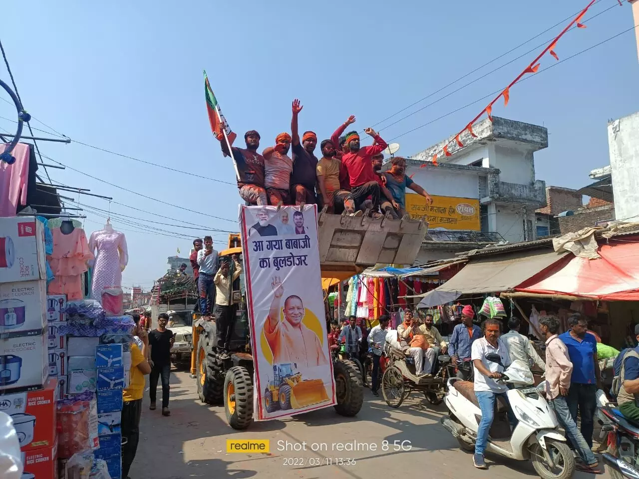 नवाबगंज ब्लाक में मनाया गया जीत का जश्न