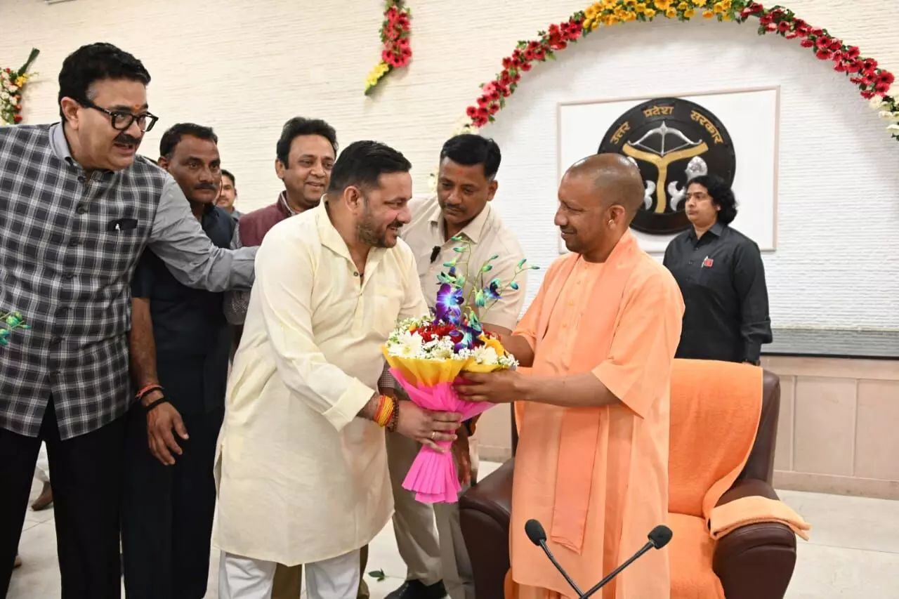 भारतीय किसान मंच के राष्ट्रीय अध्यक्ष ने मुख्यमंत्री योगी आदित्यनाथ को पूर्ण बहुमत सरकार बनाने पर दी बधाई