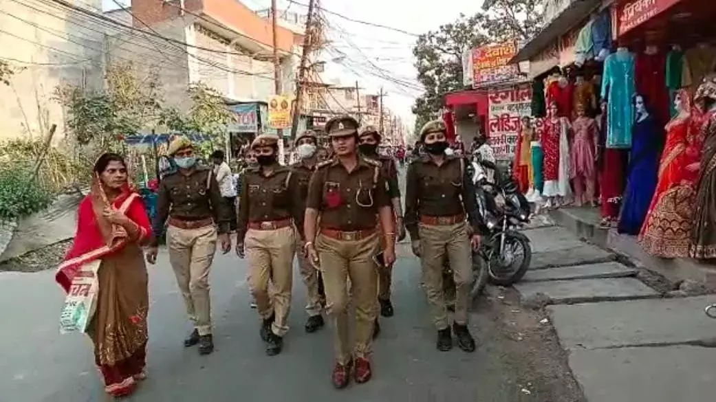 महिलाओं एवं बालिकाओं की सुरक्षा को लेकर महिला थाना प्रभारी के नेतृत्व में भीड़ भाड़ इलाको में गस्त तेज