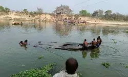गोमती नदी में नाव डूबने से 1 की मौत कई लापता चलाया जा रहा है राहत एवं बचाव अभियान
