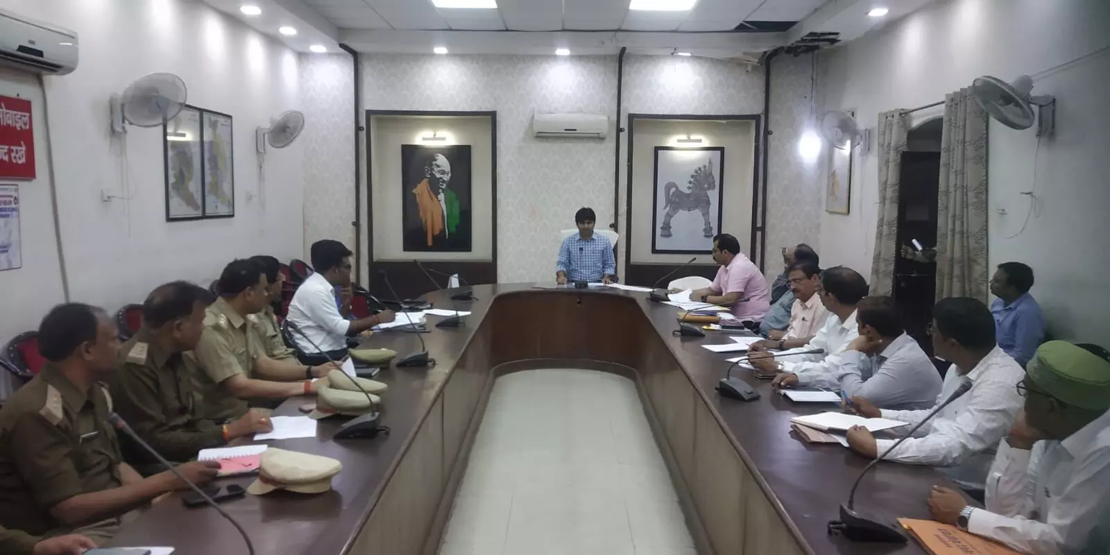 अवैध शराब बिक्री व निष्कर्षण पर पूर्ण रूप से लगाएं प्रतिबंध- डीएम