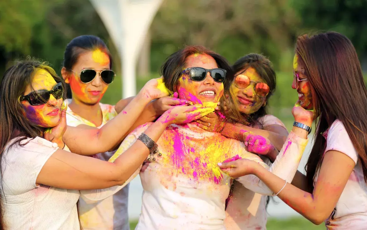 रंगोत्सव मे महिलाओं ने मचाया धमाल