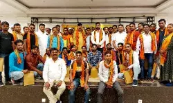 होली मिलन समारोह में क्षेत्र पंचायत सदस्यो ने एक दूसरे को लगाया गुलाल,गले मिल दी बंधाई