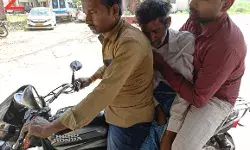 हैदरगढ़ से सामने आई शर्मसार करने वाली तस्वीर, वाहन नहीं मिला तो बाइक से शव लेकर बेटा पहुंचा घर