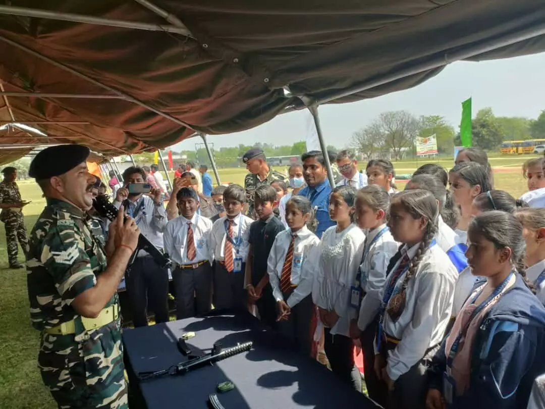 युवाओ में देशभक्ति का जुनून पैदा कर रही एसएसबी युवाओ में देशभक्ति का जुनून पैदा कर रही एसएसबी