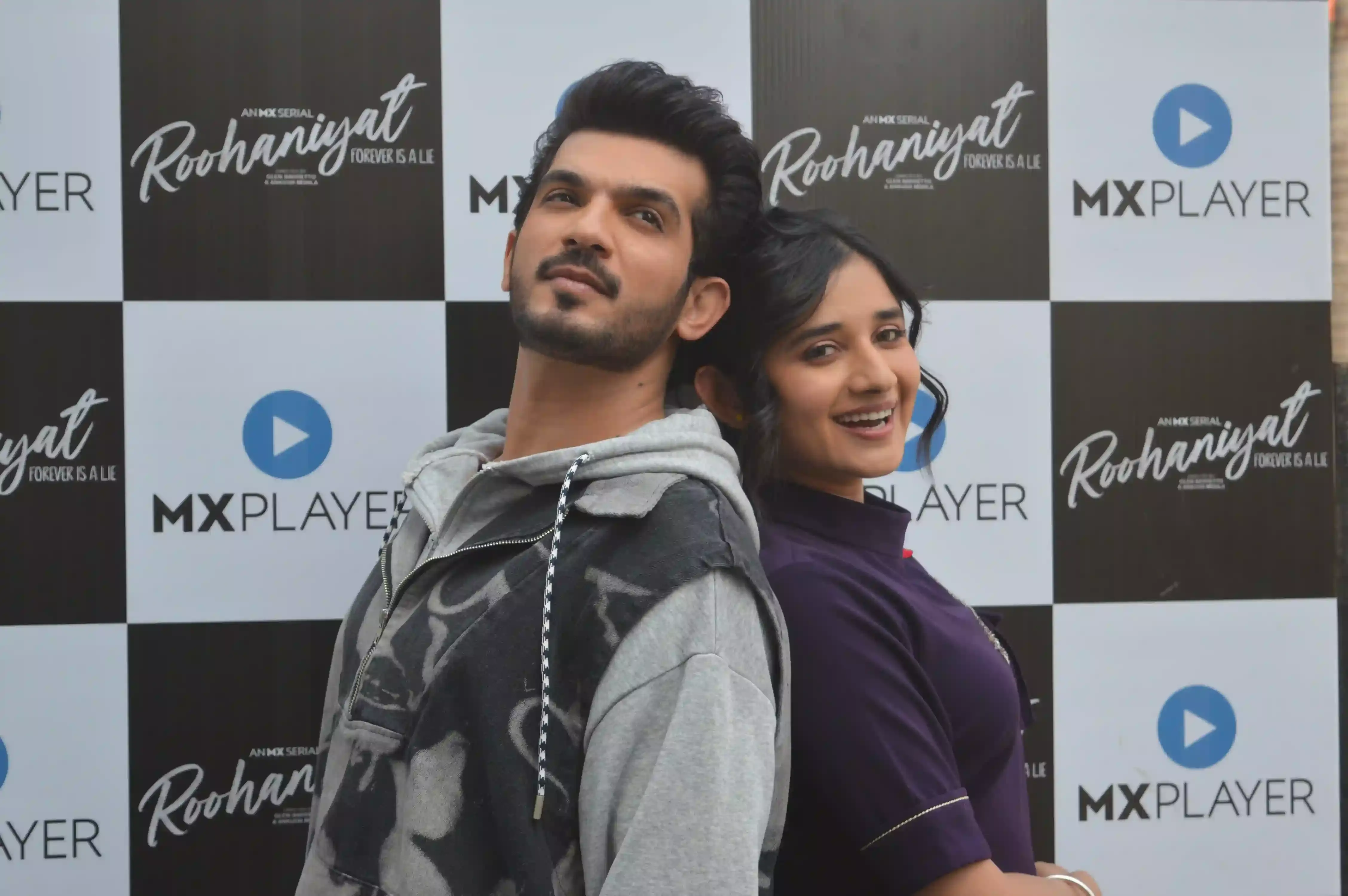 अर्जुन और कनिका ने रूहानियत को किया लॉन्च