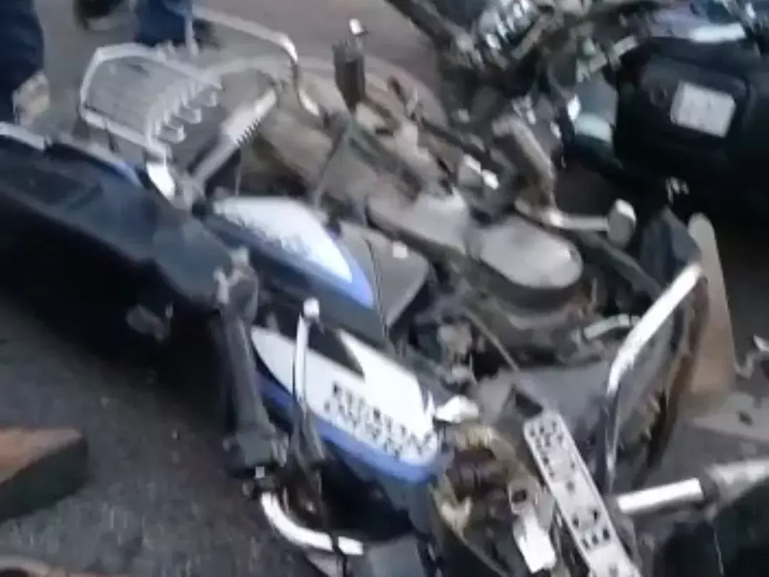 दो बाइकों की भिड़ंत मे एक गंभीर: ट्रामा रेफर