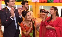 फूलों की होली के साथ मिठाई शो लांच