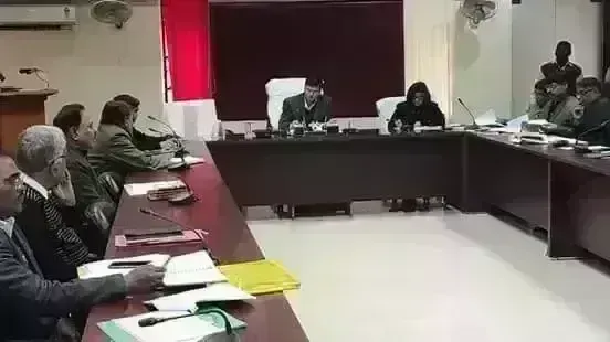 डीएम ने वार्षिक कर-करेत्तर राजस्व वसूली की समीक्षा की