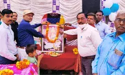 देव एलाइड हेल्थ इन्स्टीट्यूट में समारोह करके छात्रों को दी गयी विदाई देव एलाइड हेल्थ इन्स्टीट्यूट में समारोह करके छात्रों को दी गयी विदाई