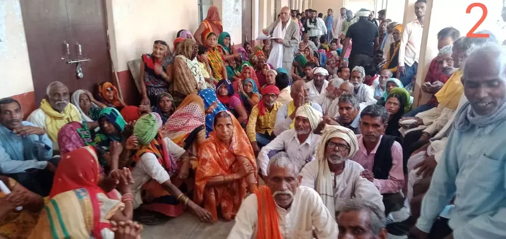 औद्योगिक पार्क के विरोध में किसानों ने तहसील मुख्यालय पर किया धरना प्रदर्शन दिया ज्ञापन